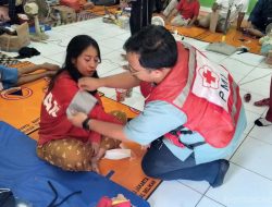 PMI Jaksel Beri Layanan Kesehatan Gratis Penyintas Kebakaran di Bintaro