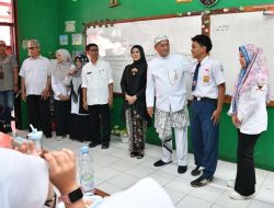 Terharu dan Bangga Melihat Semangat Ihsan, Wagub Jabar Jamin Sekolahnya Tetap Berlanjut