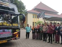 Plt. Bupati Asep Surya Atmaja Lepas Kloter Perdana Jamaah Haji Kabupaten Bekasi
