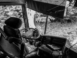 Bus Angkut 34 Penumpang Terguling di Tol, Satu Orang Meninggal Dunia