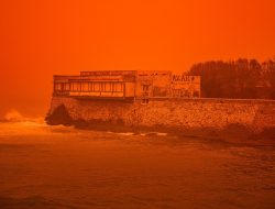 Badai Dahsyat Landa Yunani, Satu Orang Tewas dan Langit Kreta Memerah