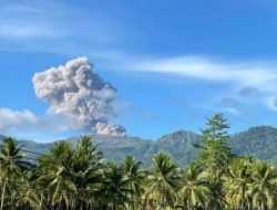 Gunung Dukono Kembali Erupsi, Lontarkan Abu Vulkanik hingga 1.100 Meter