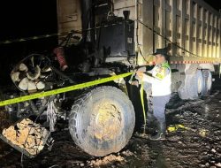 Tabrakan Dua Truk Batu Bara di Muratara Berujung Kebakaran, Sopir Tewas Terpanggang
