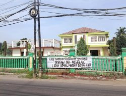 Warga Teluk Pucung Protes Larangan Pesta Pernikahan di Halaman Kantor Kelurahan