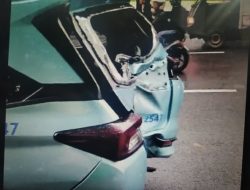 Moge Tabrak Taksi di TB Simatupang, Berakhir Damai Secara Kekeluargaan