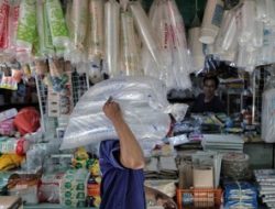 Dunia Usaha Waspada, Potensi Kenaikan Harga Plastik Picu Kekhawatiran Industri