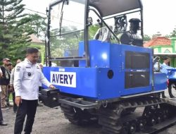 Bupati Tegal Dorong Modernisasi Pertanian, Salurkan Bantuan Alsintan dan Bibit ke Petani