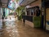Banjir Lebih dari Satu Meter Rendam Kebon Pala Jaktim, Warga Bertahan di Rumah