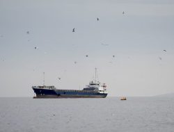 Upaya Kapal Keluar Teluk Gagal, Dunia Tunggu Kepastian Pembukaan Selat Hormuz