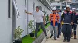 Seskab Teddy Cek Progres Hunian Baru Warga Bantaran Rel Pasar Senen