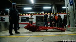 Evakuasi Dramatis di Bekasi Timur: Wanita Selamat dari Reruntuhan Gerbong KRL