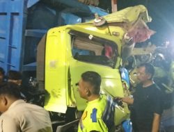 KA Dhoho di Blitar Hantam Truk Usai Mogok di Perlintasan