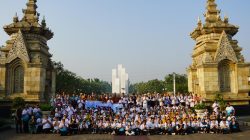 Umat Buddha Bebersih Makam Jelang Waisak 2570 BE, Berterima Kasih pada Pahlawan