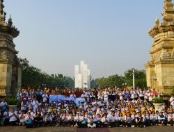 Umat Buddha Bebersih Makam Jelang Waisak 2570 BE, Berterima Kasih pada Pahlawan