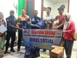 Sudinsos dan PMI Jaktim Beri Bantuan Penyintas Kebakaran Susukan