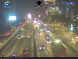 Tol Dalkot Arah Cawang dan Exit Cibubur Padat Jelang Tengah Malam