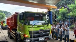 Antisipasi Penumpukan Sampah, Pasar Jaya Serahkan 5 Truk ke Pasar Induk