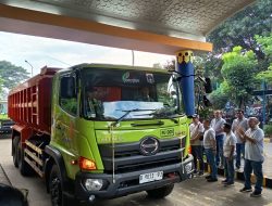 Antisipasi Penumpukan Sampah, Pasar Jaya Serahkan 5 Truk ke Pasar Induk