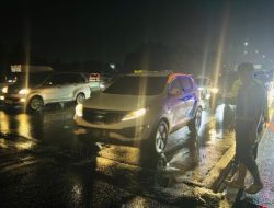 Serba-serbi Mobil Pecah Ban Massal di Tol Jagorawi, Jalan Rusak Jadi Penyebab
