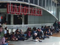 KRL Green Line Gangguan, Penumpang Kebayoran Kebingungan Cari Transportasi