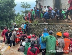 Pria Tertimbun Longsor Saat Rapikan Bambu di Bogor Ditemukan Tewas