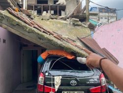 Rumah di Cipayung Depok Roboh, Timpa Mobil dan Dua Bangunan di Sekitarnya