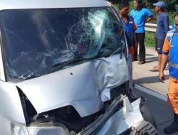 Mobil Tabrak Dua Angkot Mogok di Tol Jagorawi Arah Bogor