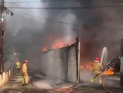 Gudang Penampungan Oli Bekas di Bogor Terbakar Hebat