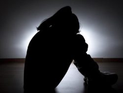 Siswi MI di Kalbar Dijerat Teman Pakai Tali Rafia karena Tolak Tukar Kursi