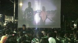 Kebersamaan Satgas TMMD dan Warga Desa Godo Terjalin Hangat Lewat Nobar Bareng