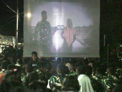 Kebersamaan Satgas TMMD dan Warga Desa Godo Terjalin Hangat Lewat Nobar Bareng