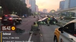 Hilang Kendali, Mobil Hantam Separator Busway di Jalan MT Haryono Arah Cawang
