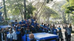 Konvoi Juara Persib Bandung Disambut Ribuan Bobotoh