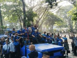 Konvoi Juara Persib Bandung Disambut Ribuan Bobotoh