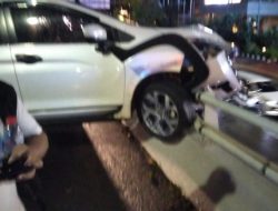 Ada Kecelakaan, Lalin Tol Dalkot Slipi Arah Semanggi Macet Malam Ini