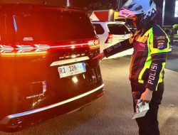 Mobil Mewah Berpelat Mirip ‘RI’ di Tangerang Berujung Ditilang