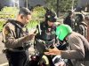 Diduga Kelelahan, Driver Ojol Ditemukan Terkapar di Pinggir Jalan Jaktim