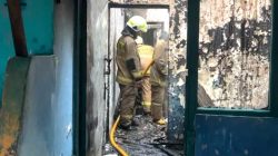 Kebakaran Rumah Kontrakan di Pinang Ranti Berhasil Dipadamkan