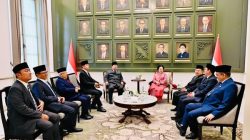 Prabowo, Megawati, dan Gibran Berbincang Hangat Usai Upacara Hari Lahir Pancasila