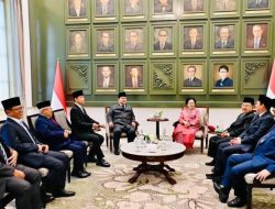 Prabowo, Megawati, dan Gibran Berbincang Hangat Usai Upacara Hari Lahir Pancasila