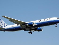 FBI Selidiki Insiden Bluetooth “Bom” yang Membuat Pesawat United Airlines Berbalik Arah