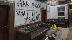 Demo Tuntut Hak Angket di Sukabumi Berujung Ricuh, Massa Rusak Sejumlah Fasilitas Gedung DPRD