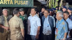 Diutus Prabowo, Wamensesneg Serahkan Bantuan ke Korban Kebakaran Kemayoran