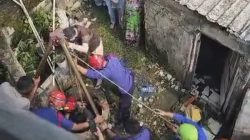 Bocah 10 Tahun di Depok Terjatuh ke Sumur Saat Mencari Mainan, Berhasil Dievakuasi Damkar