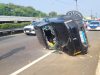Gagal Menyalip, Jip Listrik Hantam Pembatas Jalan hingga Terguling di Tol Soetta
