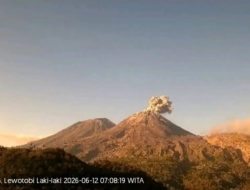 Tiga Gunung Api di Indonesia Timur Meletus Hampir Bersamaan, Warga Diminta Tetap Waspada