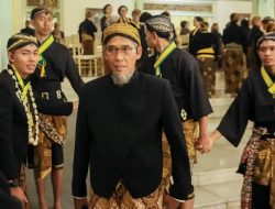 Ribuan Warga Padati Kirab Pusaka Malam 1 Suro di Solo, Pemprov Jateng Dorong Pelestarian Budaya dan Pariwisata