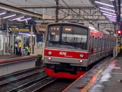 Viral Kericuhan di KRL Jakarta Kota–Bogor, KAI Commuter Ingatkan Penumpang Patuhi Tata Tertib