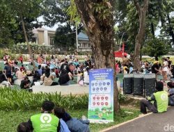 Sayang Anak! Driver Ojol Luangkan Waktu Antar Anak Bermain ke Taman Bendera Pusaka
