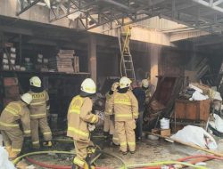 Kebakaran Toko Material di Karet Kuningan Berhasil Dipadamkan, Kerugian Capai Rp1,2 Miliar